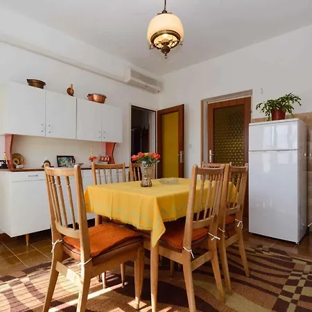 Appartement 6 *