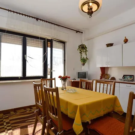 Appartement 6 *