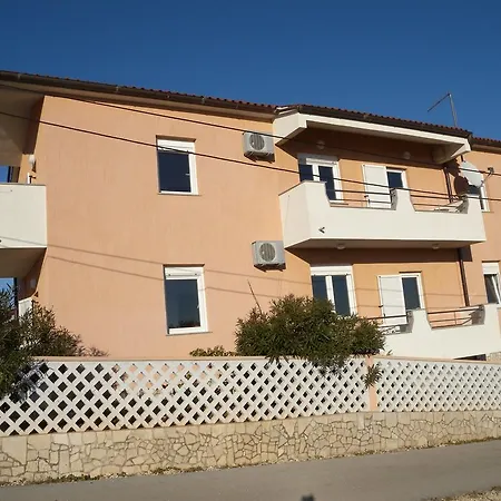 6 Appartement *